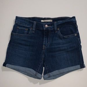 NWOT Levi’s Mid Length Shorts
